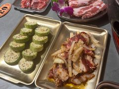 -围炉肉舍•炭烤活鳗•丹东海鲜烤肉(步行街店)