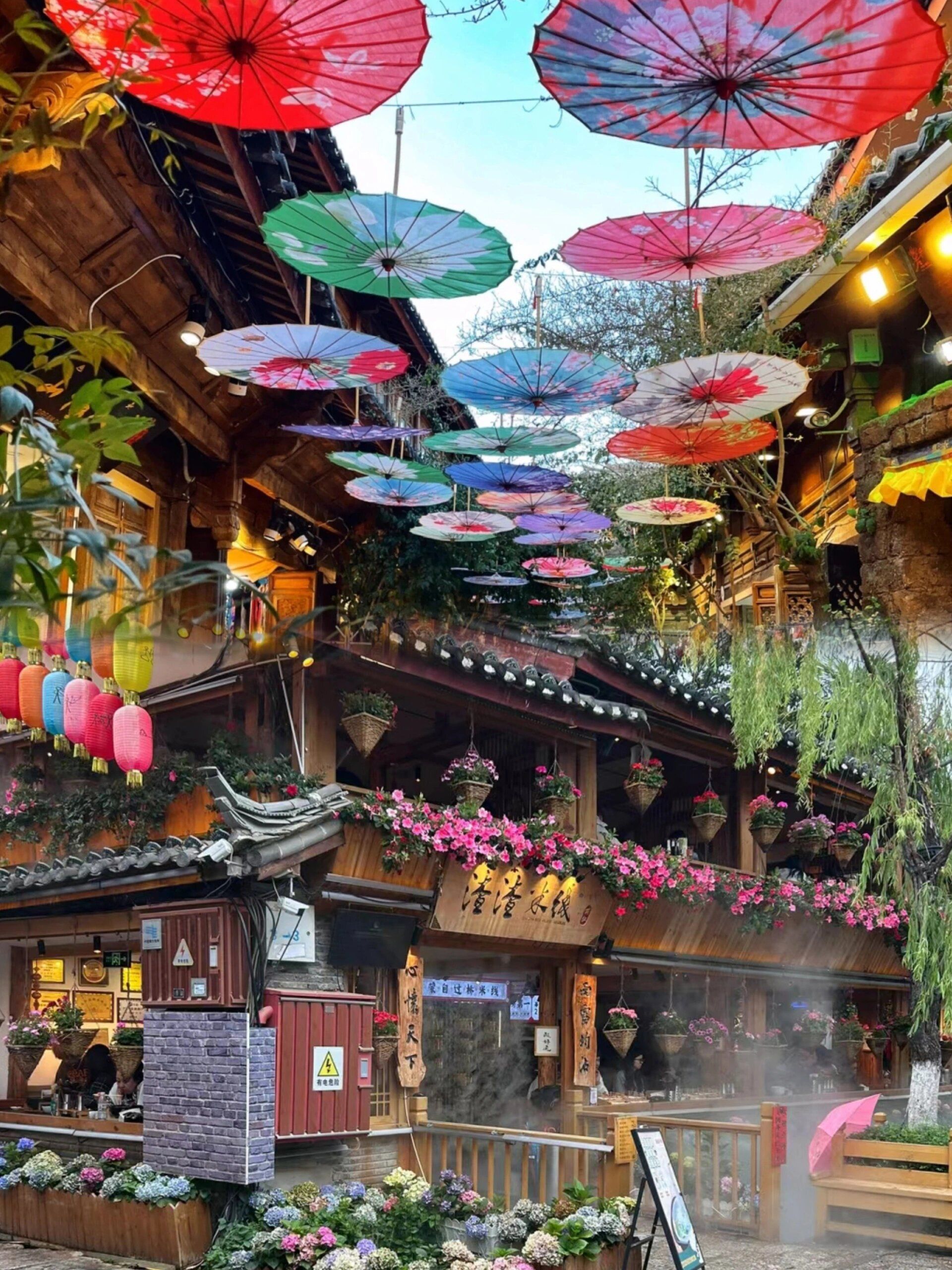 丽江古城又称为"大研古城",800年历史