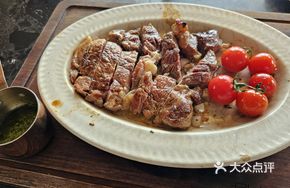 Charcoal-Grilled Angus Prime Steak with Fruit Wood