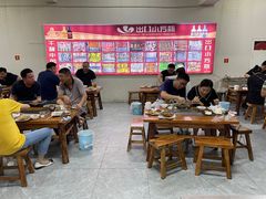 大堂-老广烧烤(骆驼山康馨园店)