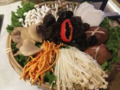 -尚尚仙·酸汤猪手·猪肚鸡火锅(华联万柳购物中心店)