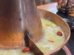 -果松木炭酸菜铜火锅·外婆参鸡汤