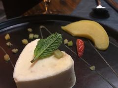 自制焦糖坚果冰糕-YUE·6·西式融合餐厅(外滩六号店)