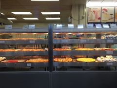 面包甜点陈列柜-山姆美式餐吧(鼓楼店)