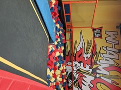 -爱蹦iBOON蹦床运动馆(江汉店)