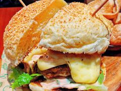 超厚芝士牛肉汉堡-魏斯理汉堡(西安沣东吾悦店)