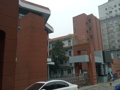 -武汉市洪山区武珞路小学