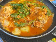 土豆排骨火锅-喇喇排骨火锅·传统韩式脊骨汤(望京西园总店)