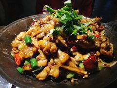 泥炉碳锅牛蛙-西街夜油条·麻团包乌饭