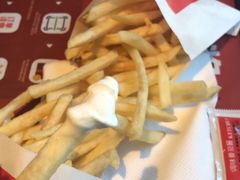 薯条-麦当劳(吉林站13检票口对面)