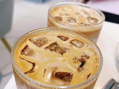 拿铁咖啡-Fridi Patisserie Cafe