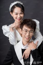 -现代经典婚纱摄影