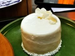 椰子与白巧克力慕斯-前叁門