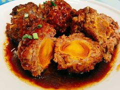 鸭蛋黄狮子头-梅飞酒家(名辉豪庭店)