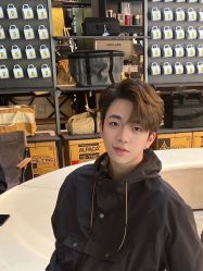 -魅·Hair设计烫染接发店