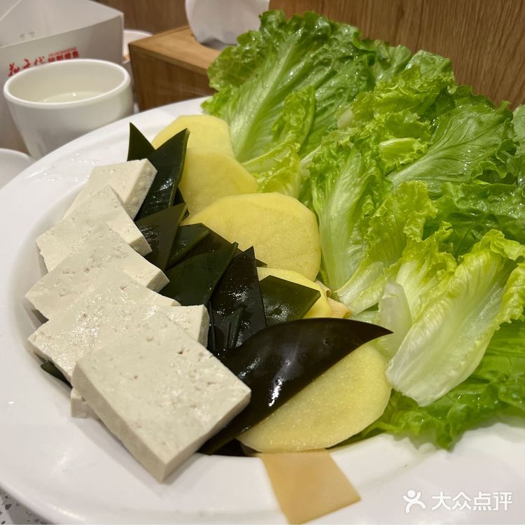 六个人团的一份四人餐，一份两人餐，吃的很饱