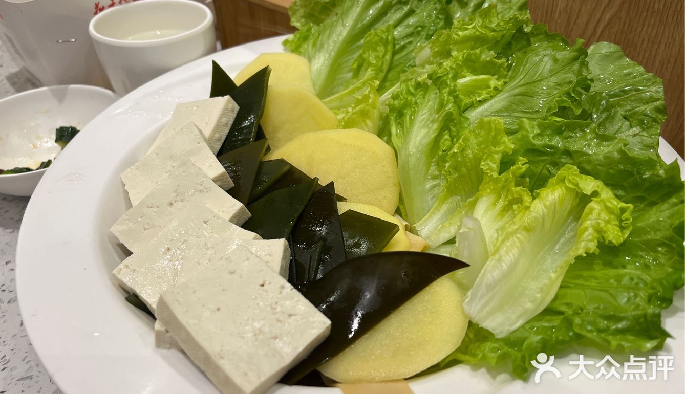 六个人团的一份四人餐，一份两人餐，吃的很饱