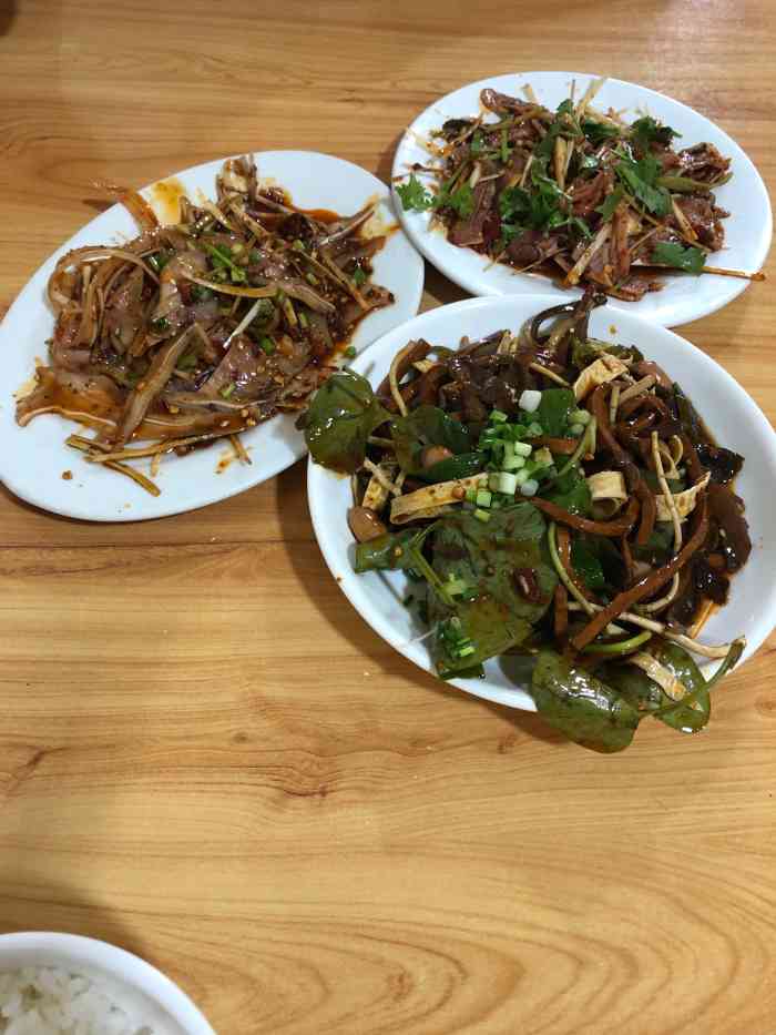 文彬凉菜-"红油很香不辣,拌得很好吃,店不大只有五张.