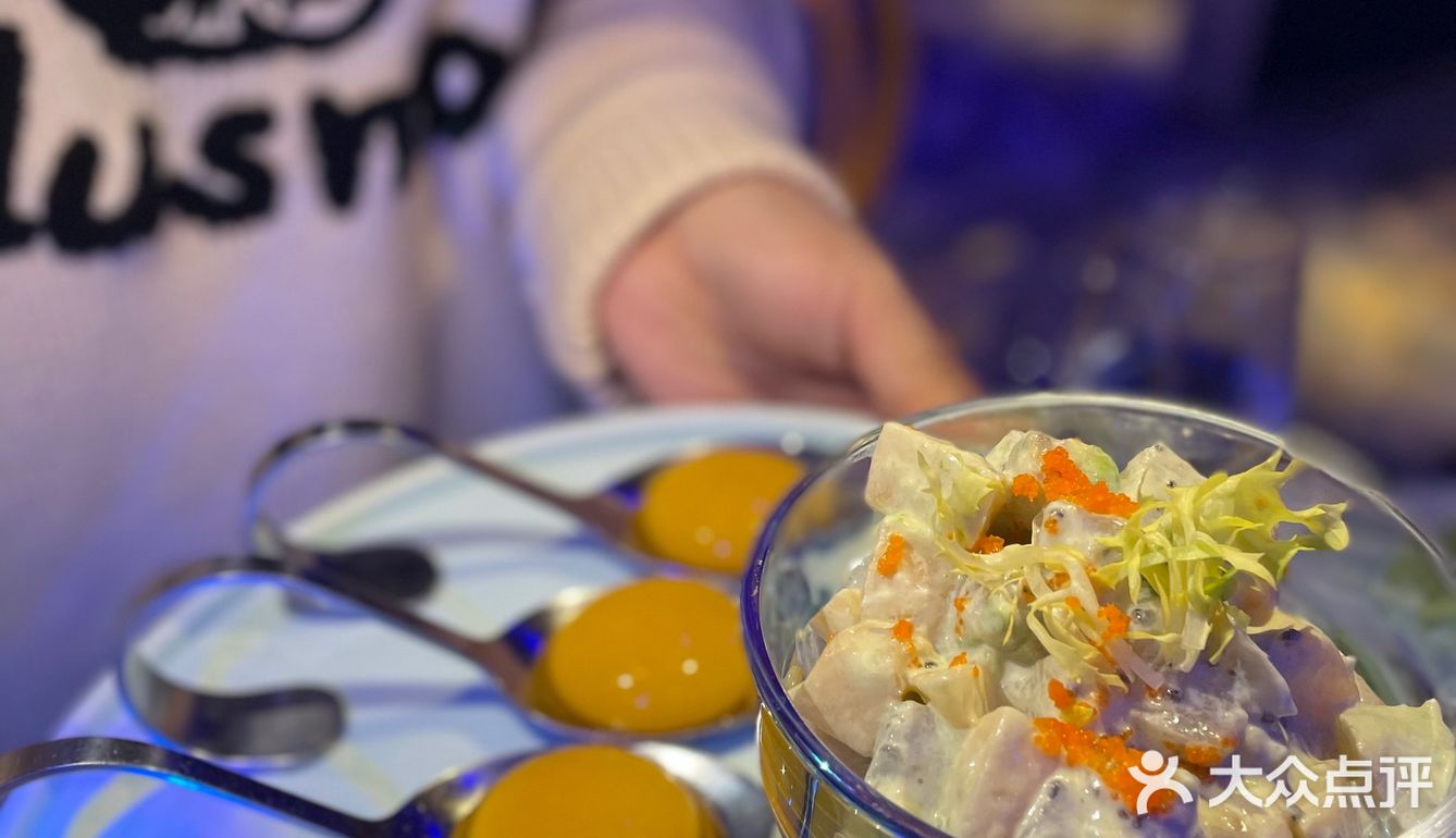 二十几年的好友今天有幸相聚到超级梦幻奢华的华煜云婷宴