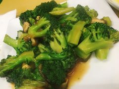 清炒西兰花-做了不起的80后