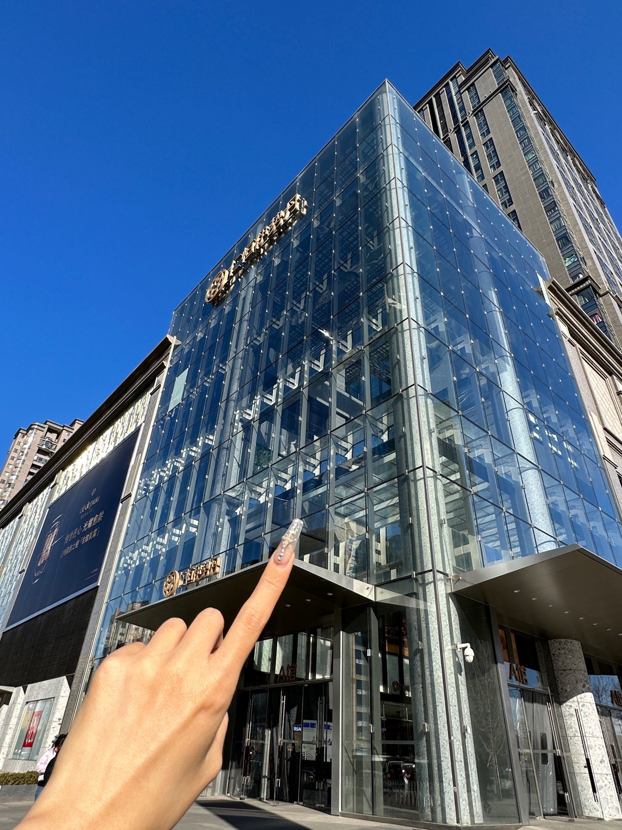 有的品牌买不到吃不到啦
不要担心哦
仁恒伊势丹还是正常营业哒