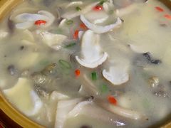 鸡纵煲鸡汤-龙姐私房菜(和顺古镇店)