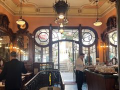 -Majestic Café