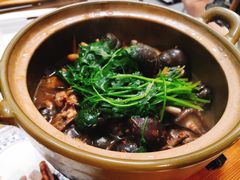 招牌必点-田螺鸡煲-食爺炭炉鸡煲·烧烤