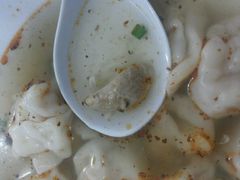 馄饨汤里的鸡块-汪家馄饨(集庆路店)