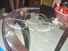 -黄益静眼镜行