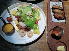 牛油果鲜虾沙拉-喜洲吧·江畔老船厂·庭院餐厅(喜临院店)