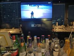 -Mx.cocktail bar