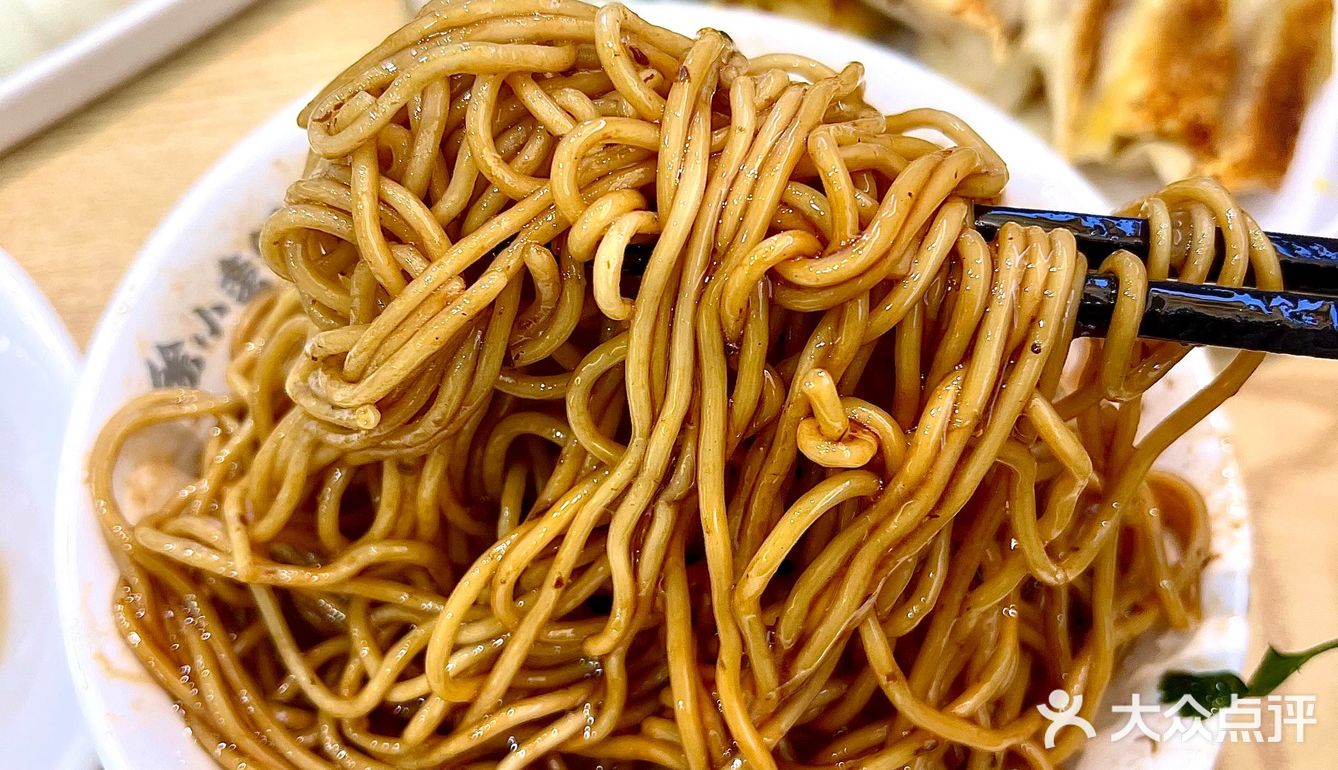 杭州美食｜蛮不讲理的香脆！一口爆汁的鲜肉锅贴