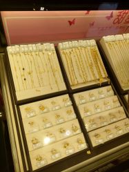 -潮宏基(大商新玛特店)