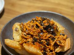 鱼香肉丝配油条-新白鹿餐厅(滨江银泰店)