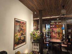 -Cuc Gach Quan Restaurant