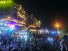 -巴陵广场