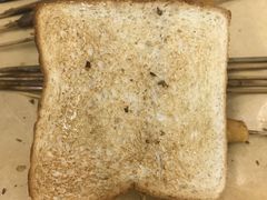 烤面包片-兄弟联果木炭烤翅·50年家传鸡翅秘方