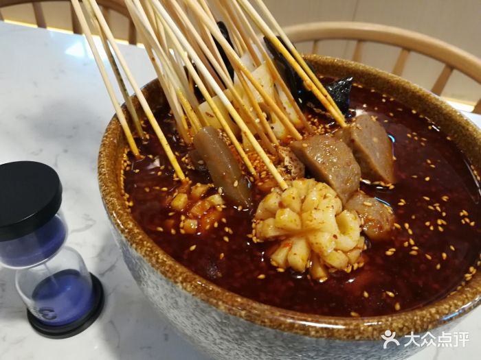 幺麻子藤椒钵钵鸡(东门1234华润店)红油锅底图片