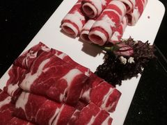 严选牛双拼-捞王猪肚鸡火锅(财富中心店)