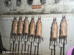 -黄记四更烤乳猪店