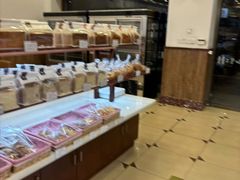 -红宝石·鲜奶小方·海派西点房(南丹店)