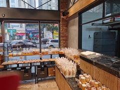 面包甜点陈列柜-皇冠幸福里动物奶油生日蛋糕(万达店)