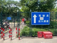 -佘山地铁站-停车场