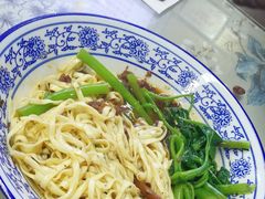 -渝之汇牛肉豌杂面