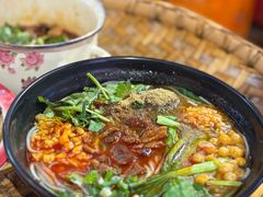 -爆炸头阿姨小四川正宗川味小吃(无任何分店)