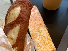 黄油碱水包-OUR Bakery(三里屯太古里店)