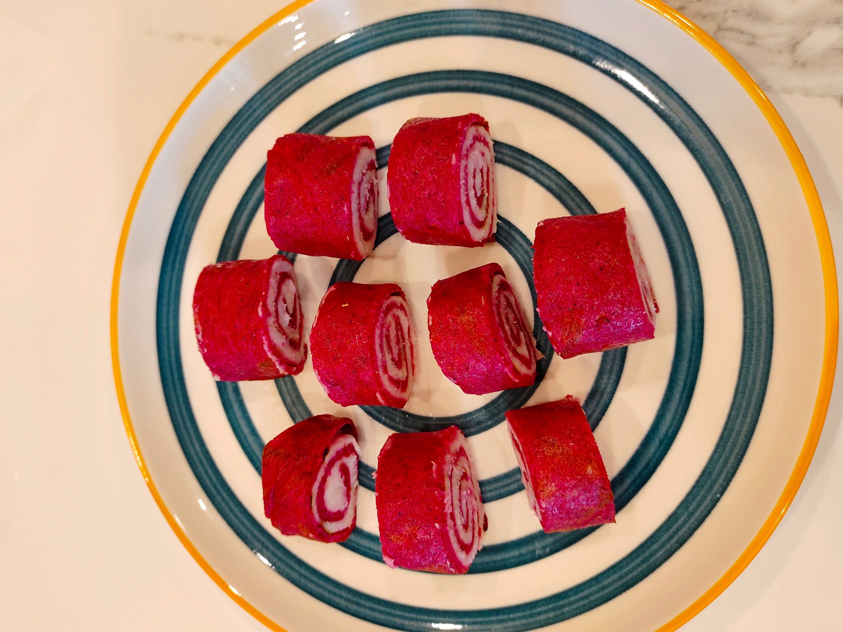 育儿嫂做的火龙果小卷真的还不错呀