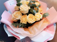 -何兮花店·气球派对鲜花店(马桥银春路万科城店)