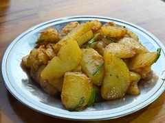 小土豆+葱-老鲍农家乐